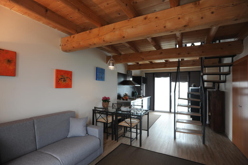 Monte Maino Bed & Breakfast Desenzano del Garda Habitación foto