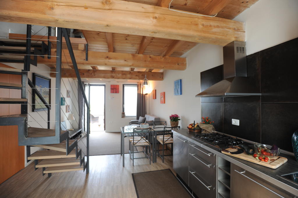 Monte Maino Bed & Breakfast Desenzano del Garda Habitación foto