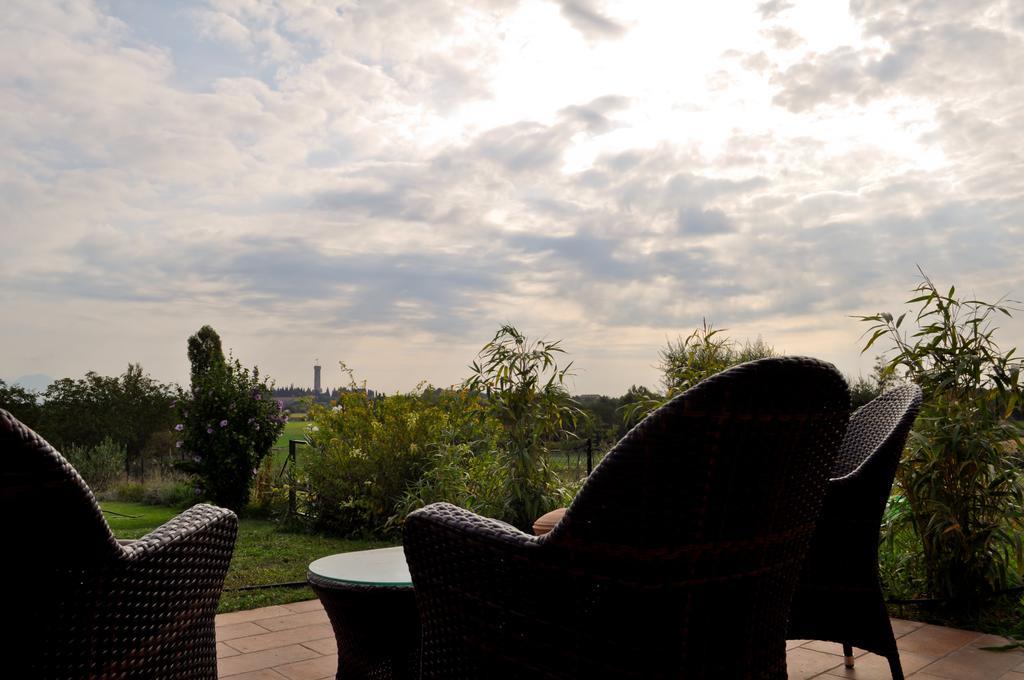 Monte Maino Bed & Breakfast Desenzano del Garda Habitación foto